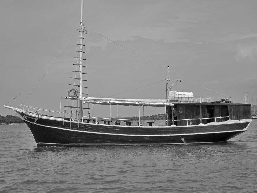 MB TORCIDA historic motor boat built in 1950, Klimno, Krk